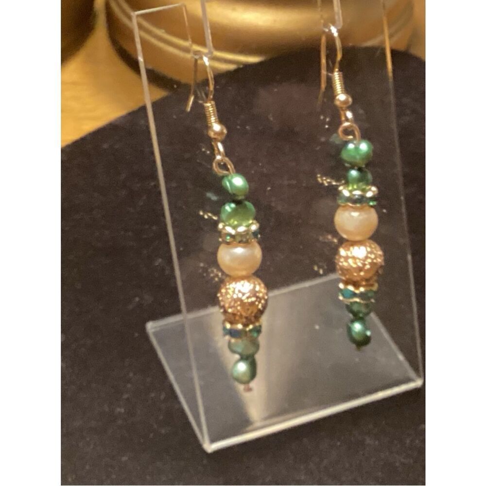 NWOT. Elegant Faux Pearl Goldtone Earrings